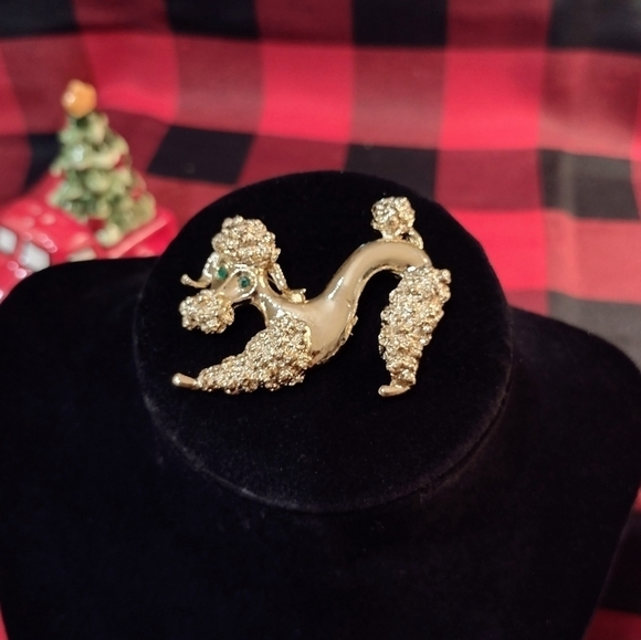 VINTAGE 1950's Gold Playful Green Eyed Poodle Brooch Pin By Gerry - Picture 3 of 12
